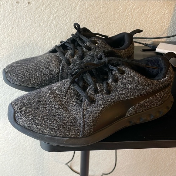Puma grey and black sneakers size 7 - Picture 1 of 5